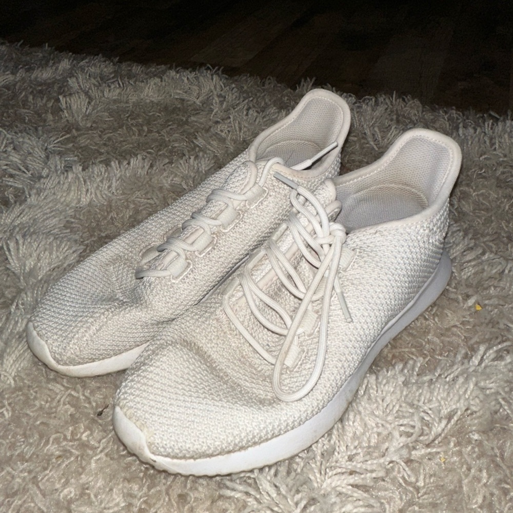 Women’s white adidas tennis shoes